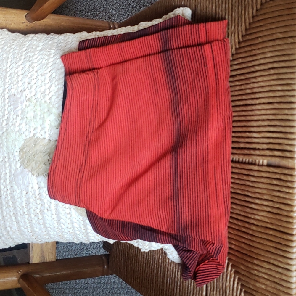 Distortion board shorts, red strips, size L